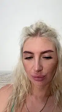 Mia Roxie online show from November 4, 3:33 am