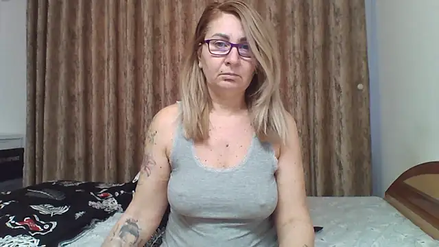 PussyEvely online show from February 24, 5:39 am