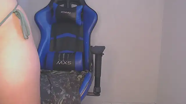 Snapshot of Rafaelayamazaki chatting on September 26, 3:42 pm Rafaelayamazaki online show from September 26, 3:42 pm