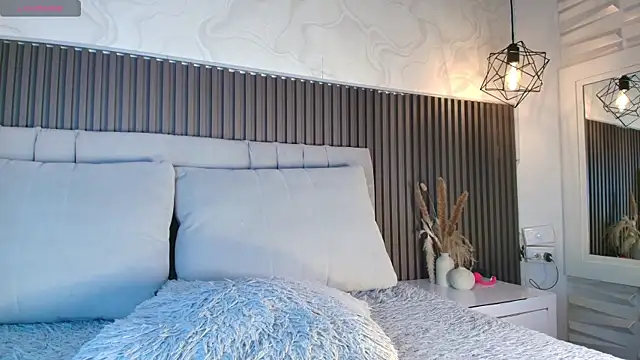 SHANONCLARK online show from March 26, 7:26 pm