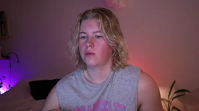 moonamii online show from December 19, 3:04 pm