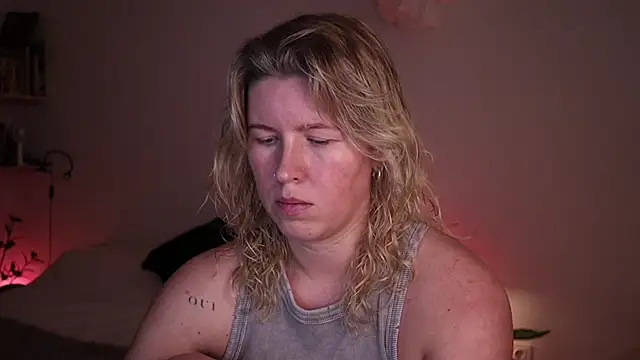 moonamii online show from October 23, 8:37 pm