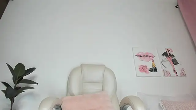 Snapshot of Reina_ chatting on September 13, 4:53 am Reina online show from September 13, 4:53 am