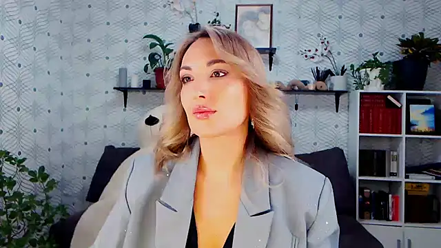 MillaXQueen online show from November 25, 3:03 pm