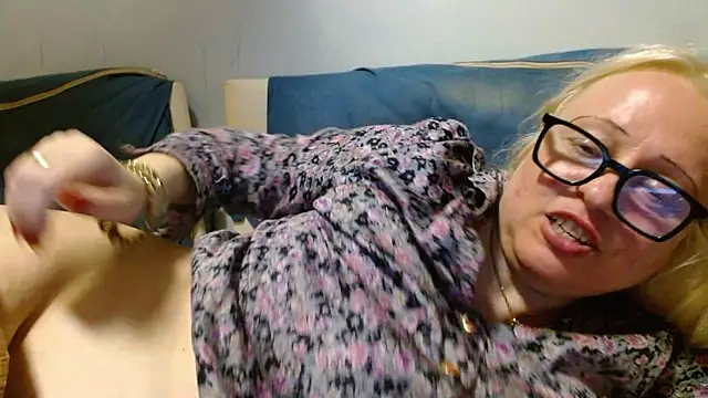 martachatte online show from April 16, 8:08 pm