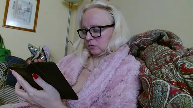 martachatte online show from April 17, 5:42 am