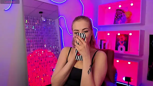 StephanieSweety online show from April 10, 6:36 pm