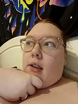 Sexycurvyemilyy online show from November 21, 7:49 pm