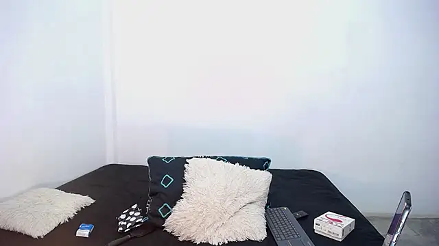 MIA luxce29 online show from October 31, 4:14 am