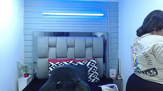 evelin zaens online show from March 24, 3:56 am