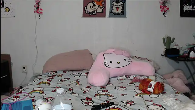 Cupcakecutie449 online show from April 19, 5:07 am