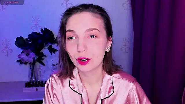 KindHazelHere  online show from February 18, 6:29 pm