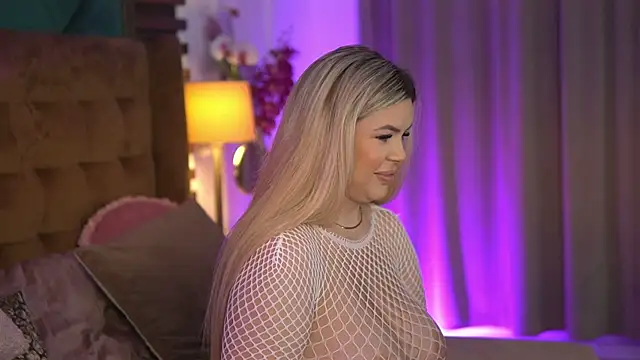 SophieBoobsX online show from May 27, 5:48 am
