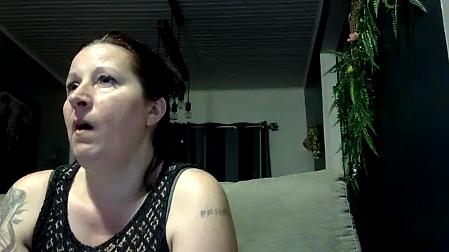 feline27 online show from April 4, 8:18 pm