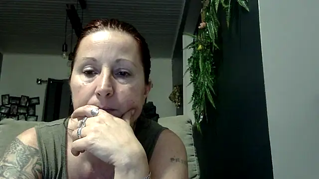 feline27 online show from March 18, 6:46 pm