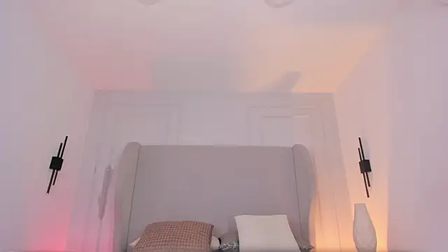 chloe d online show from December 19, 1:03 pm