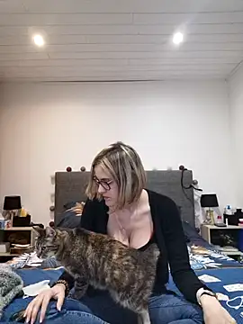 Madame Callie online show from April 12, 7:27 pm