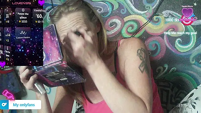 4EyedSluttyGinger online show from October 13, 9:28 pm