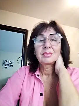 Snapshot of AlbinaXPretty chatting on September 17, 7:28 am AlbinaXPretty online show from September 17, 7:28 am