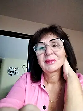 Snapshot of AlbinaXPretty chatting on September 18, 8:13 am AlbinaXPretty online show from September 18, 8:13 am