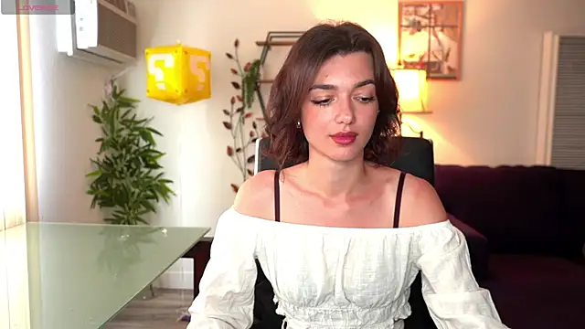 olivia jeas online show from April 21, 9:00 pm