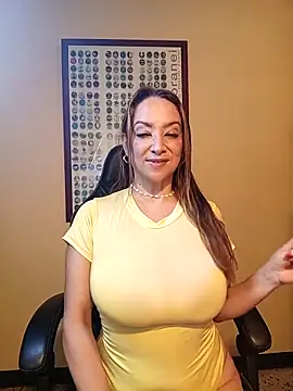 Cristal BigTits online show from February 26, 8:30 pm