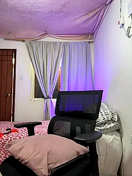 lilian prada online show from October 31, 8:35 pm