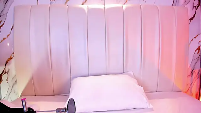 SaraRiley online show from April 14, 10:43 pm