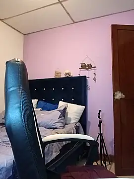 EllisW8 online show from February 10, 11:35 am