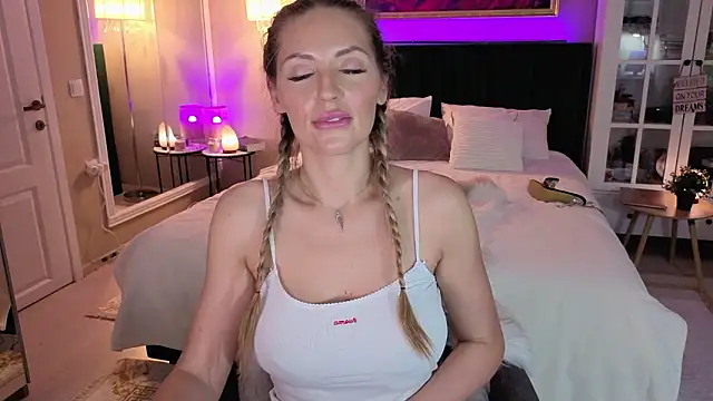 JoanneGG online show from February 27, 1:33 pm