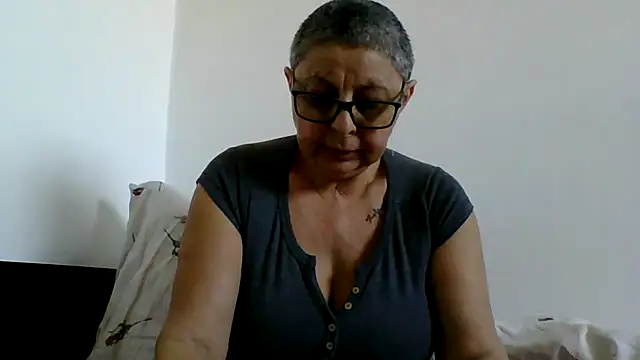 roseblak42 online show from April 8, 3:14 pm