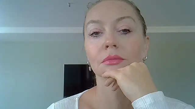 ZarinaSwift online show from July 11, 5:18 am