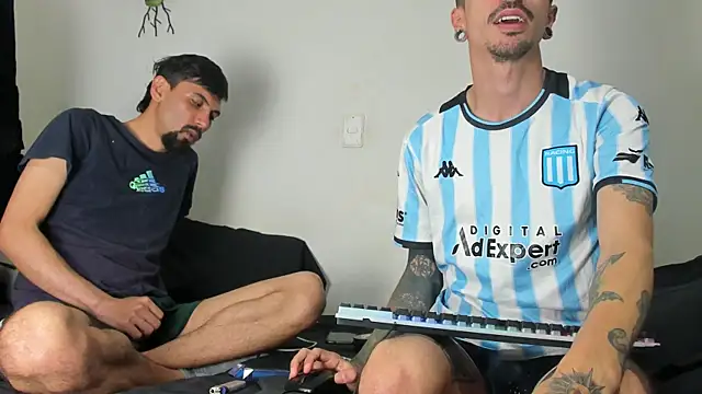 Aaron BigDickxxx online show from April 13, 3:41 am