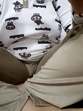 Bombamom online show from April 2, 6:38 pm