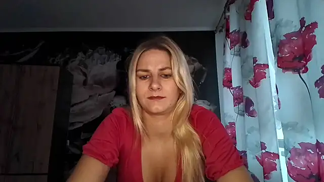 Snapshot of DagmarieFlirt chatting on September 27, 5:14 am DagmarieFlirt online show from September 27, 5:14 am