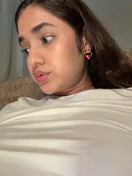 CuteFatima online show from February 5, 2:09 pm