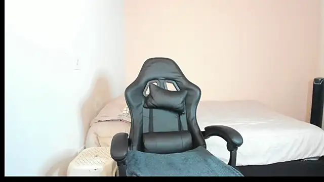 nina pons online show from February 5, 8:45 pm