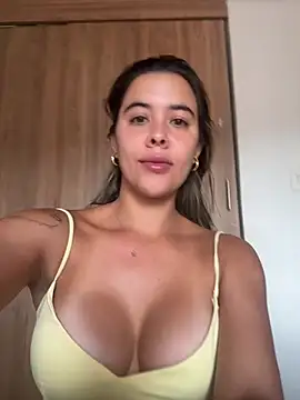 Emilia Bakerr online show from May 25, 6:40 pm
