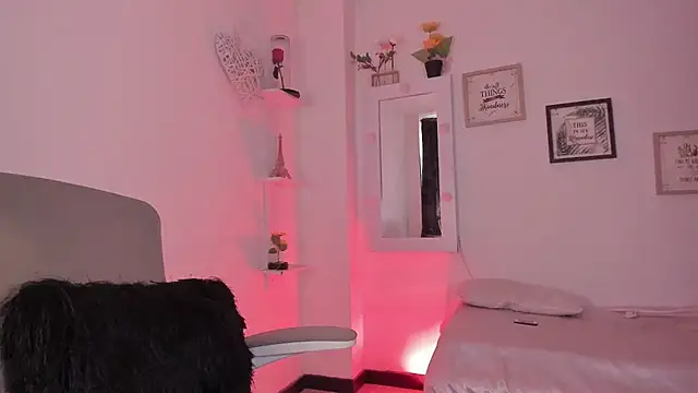  Caroliinee  online show from September 10, 5:24 pm