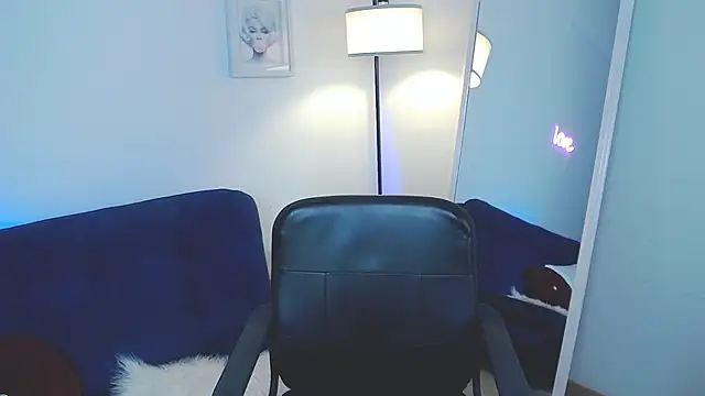 AllieEvans online show from March 12, 10:45 pm