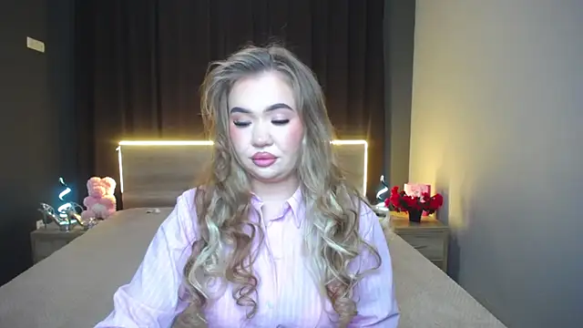 StacyYellig online show from February 12, 9:05 pm