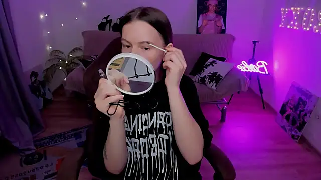 HelloRoxy online show from March 9, 8:45 pm