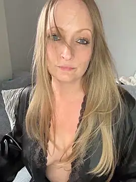 HoneyBluex online show from September 12, 12:45 pm