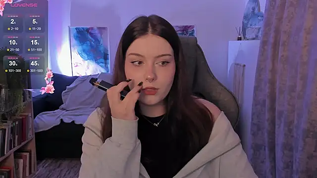 CoralineKeyns online show from November 6, 9:04 am