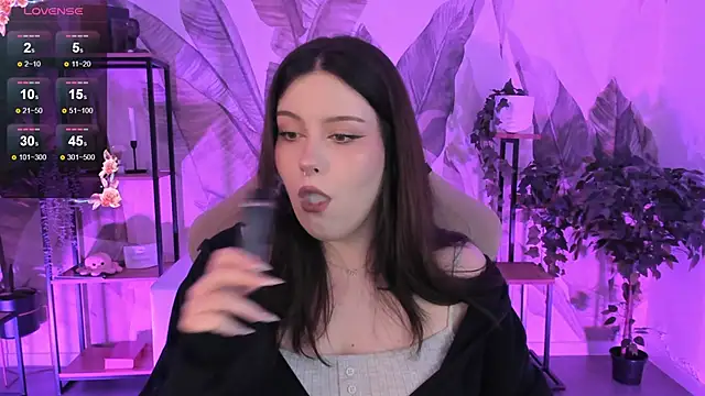 CoralineKeyns online show from September 12, 8:01 am