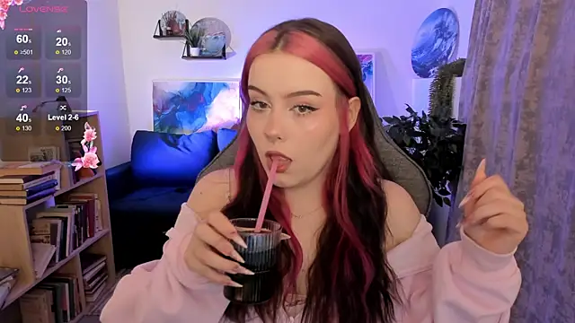 CoralineKeyns online show from April 14, 5:18 am