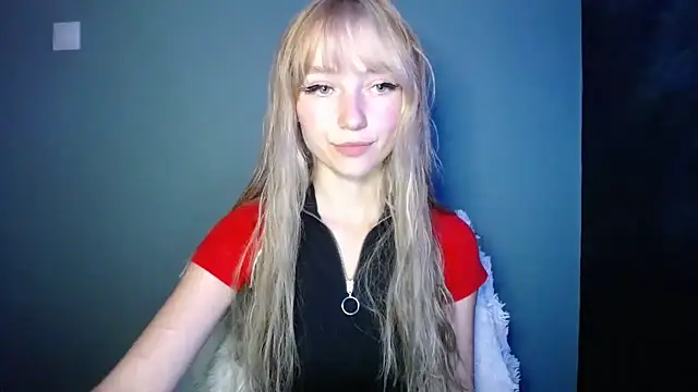 Snapshot of LuciaYoung chatting on September 14, 6:50 pm LuciaYoung online show from September 14, 6:50 pm