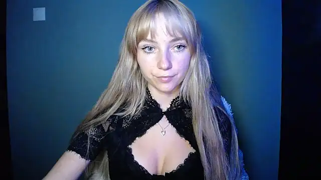 Snapshot of LuciaYoung chatting on September 26, 8:06 pm LuciaYoung online show from September 26, 8:06 pm