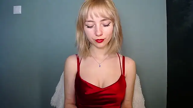 LuciaYoung online show from March 8, 7:45 am