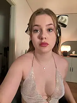 MaribelRiver online show from September 29, 7:30 pm